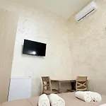 Guest house Casa Roxana 3*