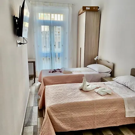 Casa Roxana בית הארחה 3*